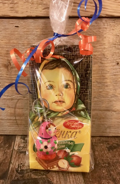 Melkchocolade "Alenka" met een sleutelhanger / Шоколад Алёнка с брелком