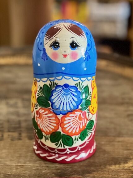 Matrjoshka "Meisje met bloemen" (7d) / Матрёшка "Девушка с цветами"