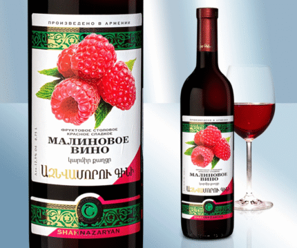 Fruit dessert wine made from raspberries / Frambozenwijn, zoet / Вино малиновое, сладкое